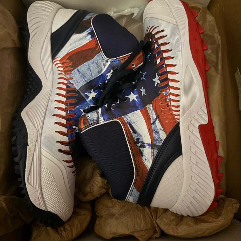 BRAND NEW WOMENS SIZE 11 MENS 9.5 BOOMBAH TURF SHOES FOR SOFTBALL/BASEBALL